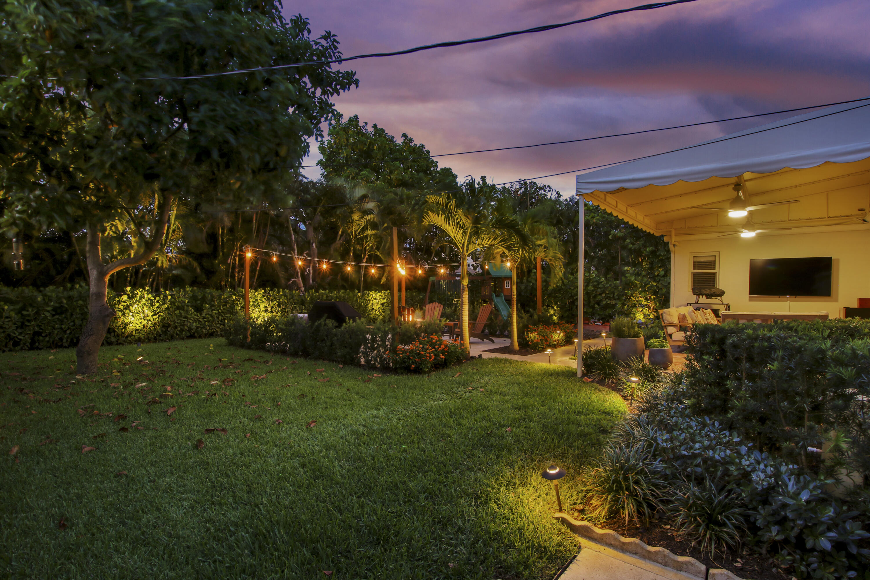 361 Colonial Road West Palm Beach, FL 33405 - Photo 48 of 53 Twilight-4