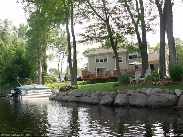 3217 Mann Road Waterford, MI 48329 - Photo 1 of 32 1 Rear Elevation.jpg