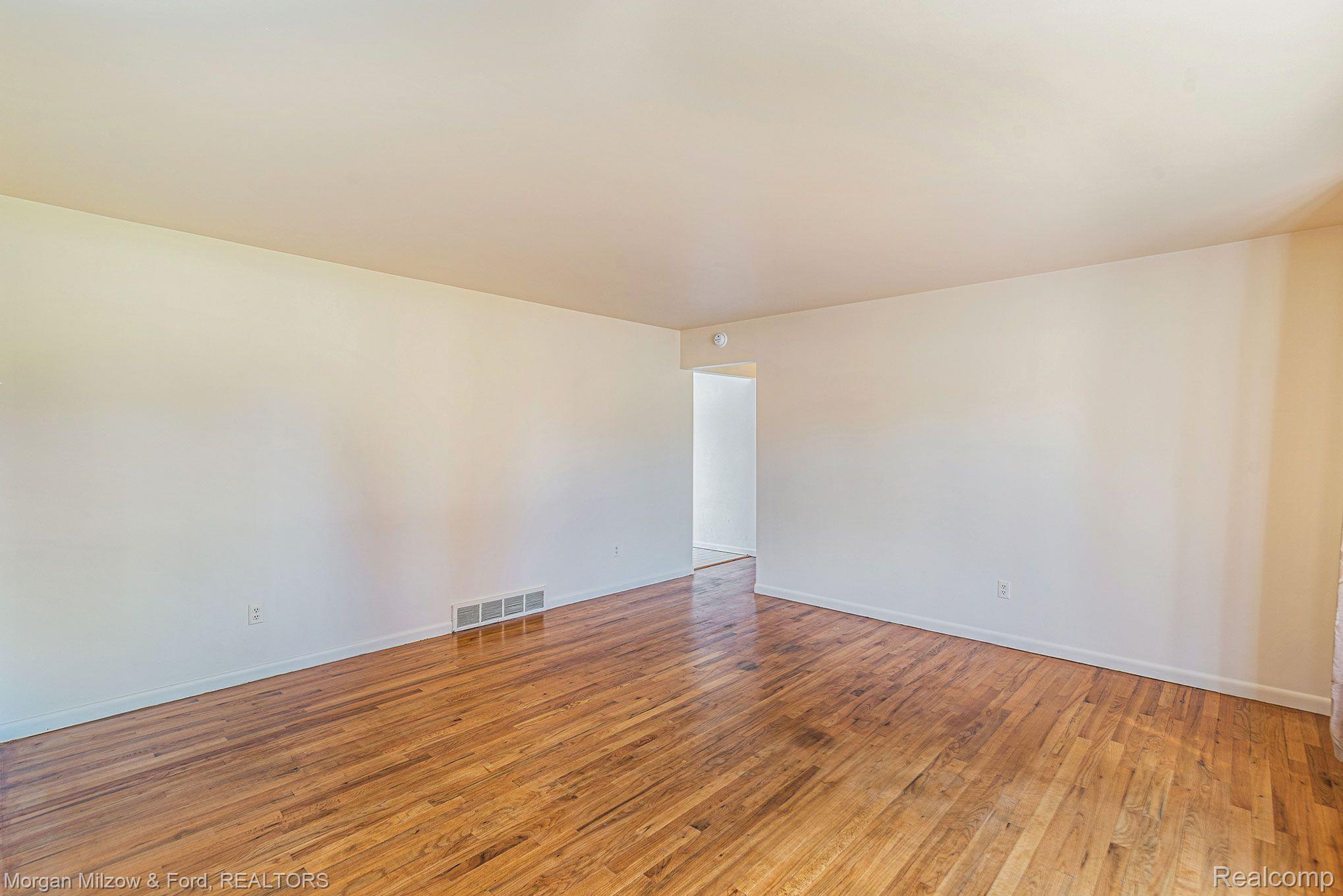 9080 Davisburg Road Clarkston, MI 48348 - Photo 4 of 26 Gallery Image 4