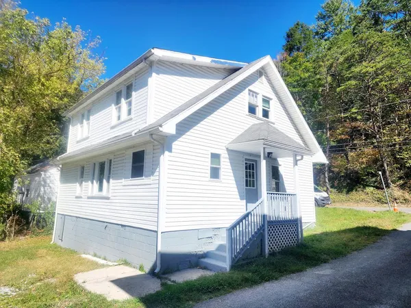$1,250 | 328 South College Avenue, Bluefield, VA 24605