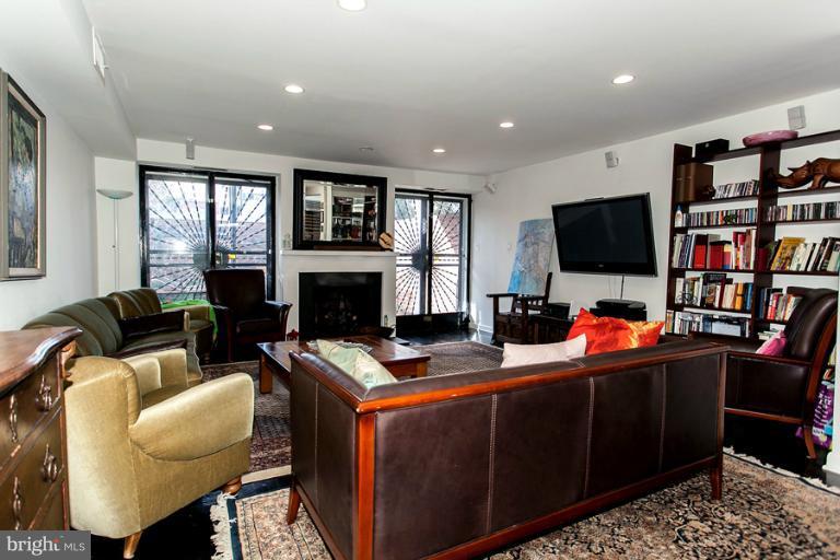 637 A Street Southeast Washington, DC 20003 - Photo 2 of 22 Living Room