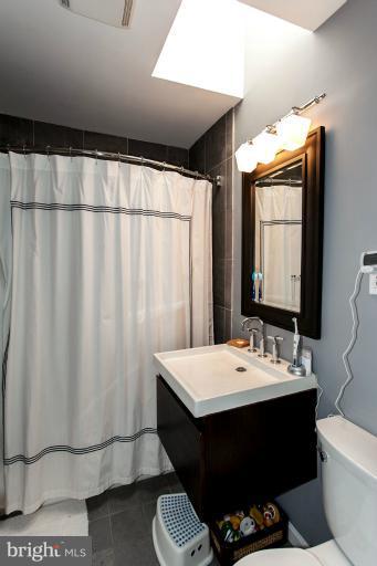 637 A Street Southeast Washington, DC 20003 - Photo 18 of 22 Bath