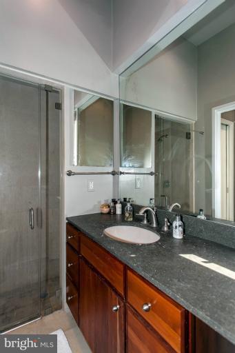 637 A Street Southeast Washington, DC 20003 - Photo 8 of 22 Bath (Master)