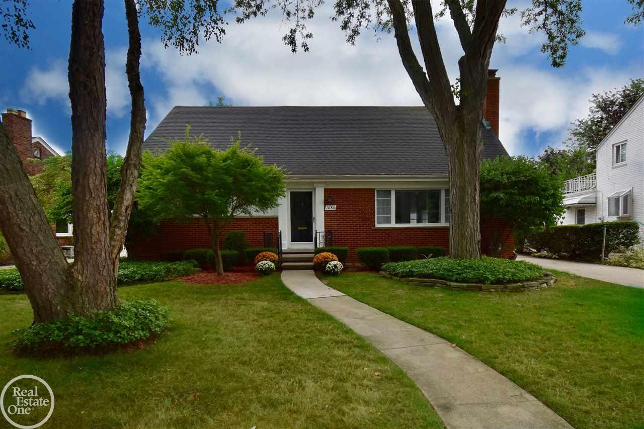 1086 Hawthorne Road Grosse Pointe, MI 48236 - Photo 1 of 31