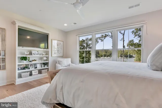 a view of livingroom with washer and dryer