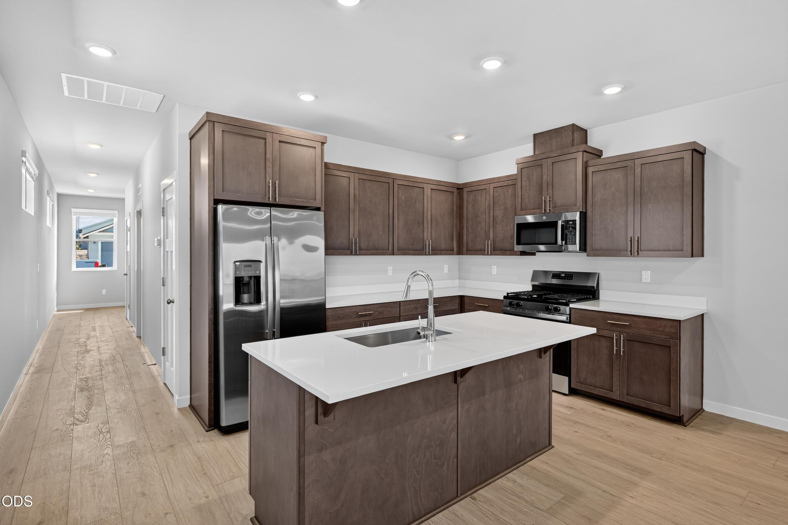 2717 Northwest 26th Loop Redmond, OR 97756 - Photo 3 of 52 Gallery Image 3