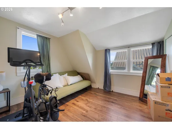 $329,000 | 2410 3rd Street, Tillamook, OR 97141