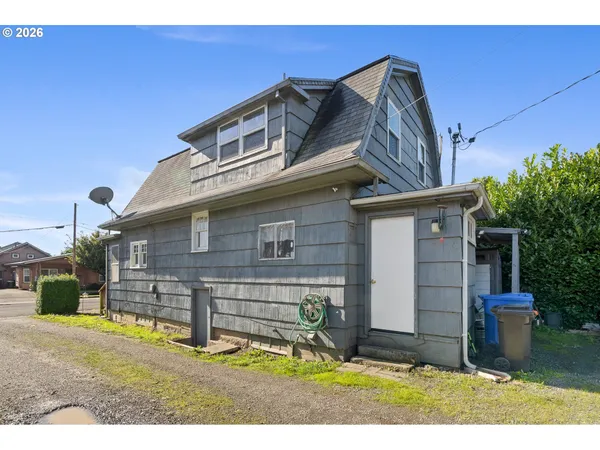 $329,000 | 2410 3rd Street, Tillamook, OR 97141
