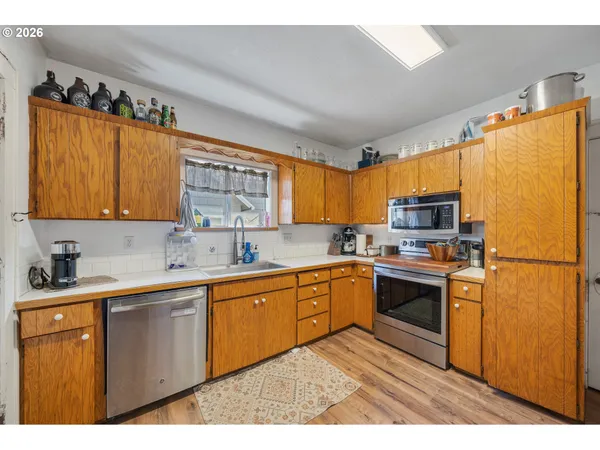 $329,000 | 2410 3rd Street, Tillamook, OR 97141