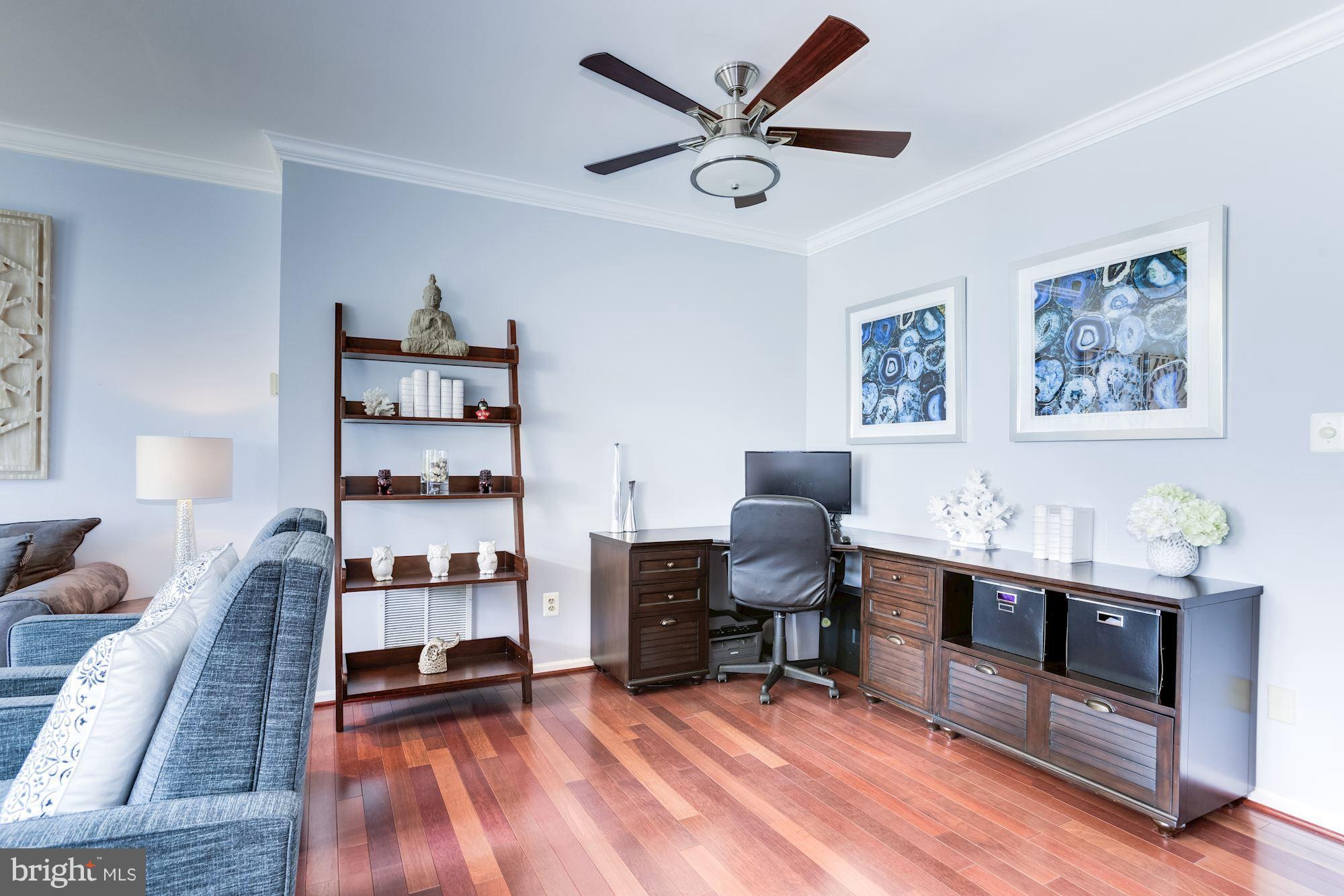 46836 Rabbitrun Terrace Sterling, VA 20164 - Photo 18 of 30 Living Room