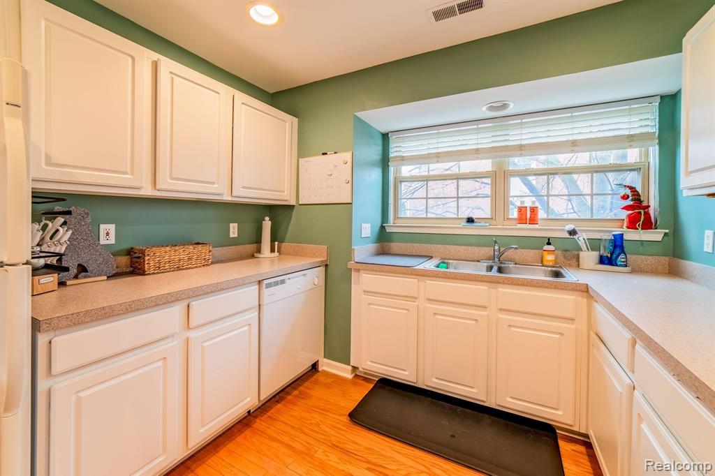 17026 Farmington Road Livonia, MI 48154 - Photo 16 of 36 Gallery Image 16