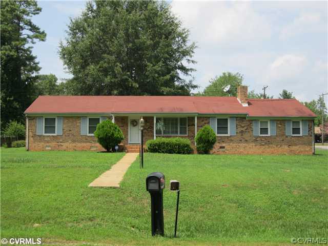 11300 Celtic Road Chesterfield, VA 23838 - Photo 2 of 12 a front view of a house with garden