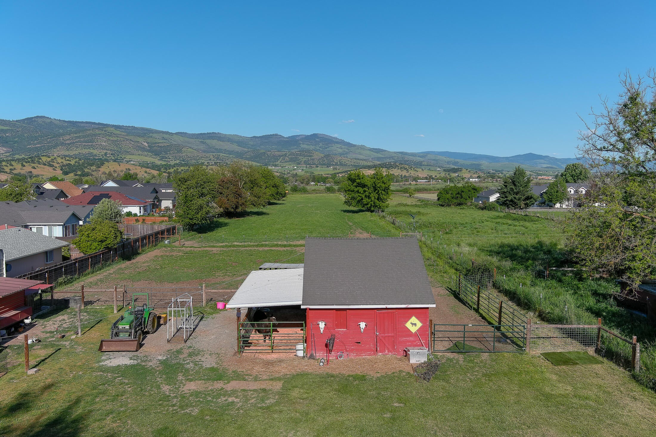 4189 Colver Road Phoenix, OR 97535 - Photo 36 of 37 036
