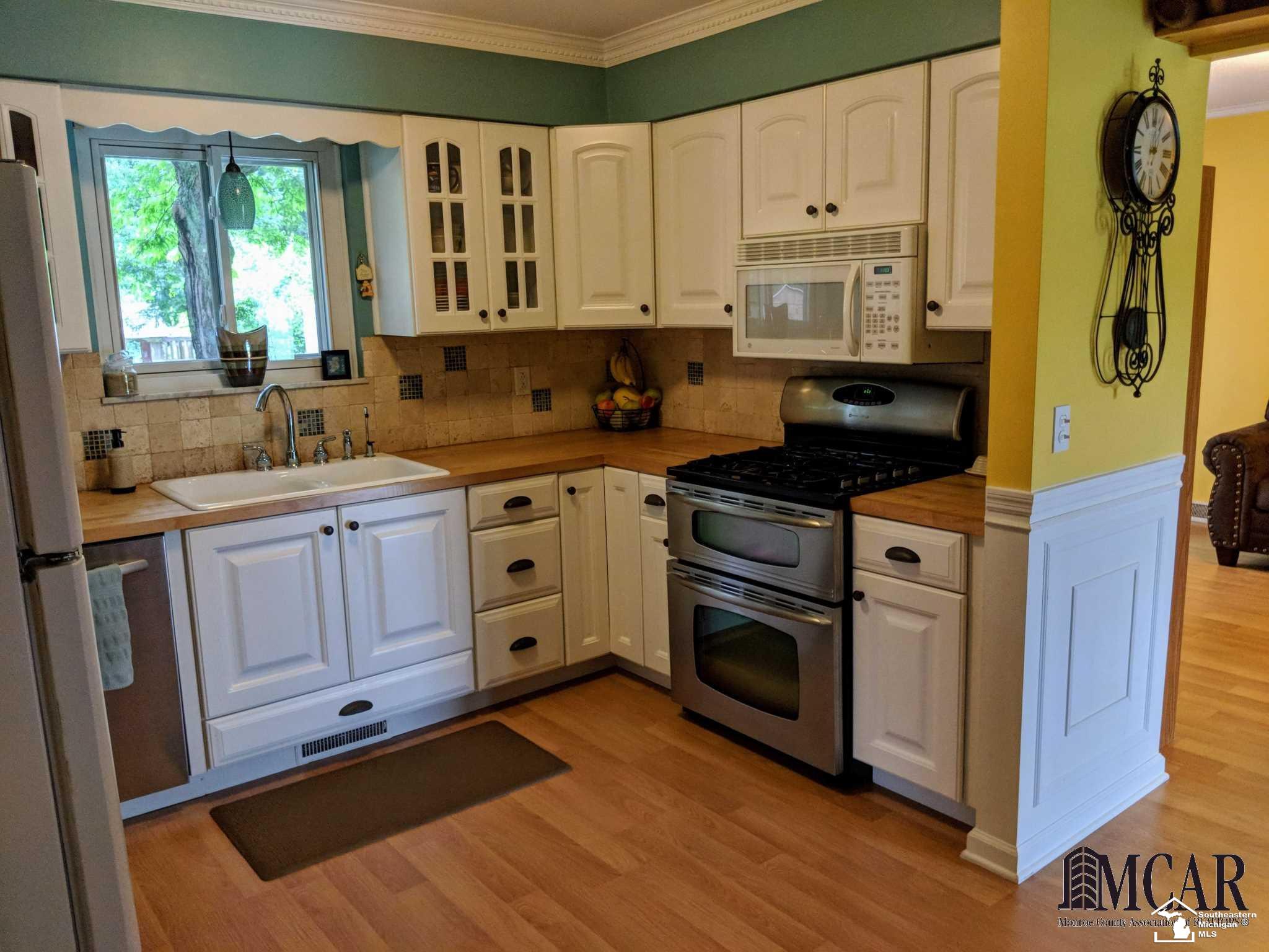 2755 West Temperance Road Temperance, MI 48182 - Photo 6 of 24 Kitchen