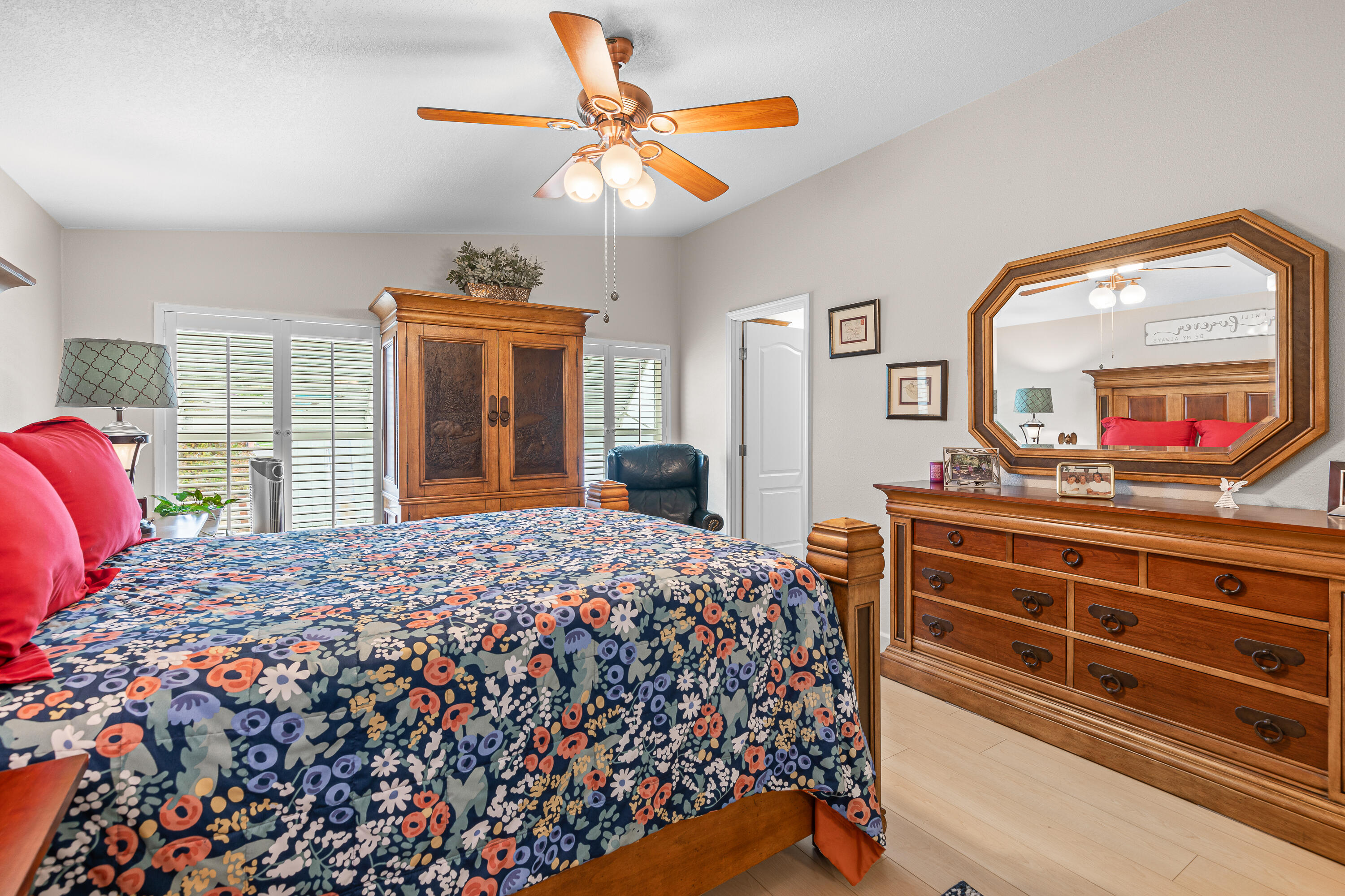 8401 Old Stage Road, Unit 34 Central Point, OR 97502 - Photo 21 of 30 Master w:windows