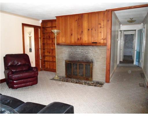 272 Center Church Road Canonsburg, PA 15317 - Photo 4 of 18 Living Room.