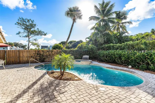 $1,225,000 | 2855 Hampton Circle East, Delray Beach, FL 33445