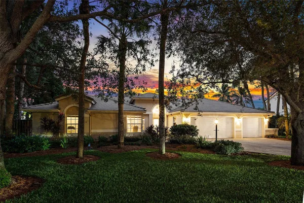 $1,225,000 | 2855 Hampton Circle East, Delray Beach, FL 33445