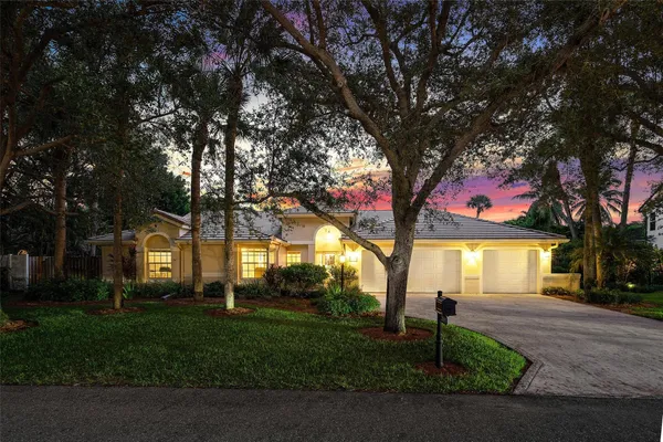$1,225,000 | 2855 Hampton Circle East, Delray Beach, FL 33445