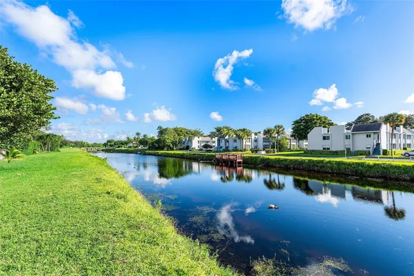 $1,225,000 | 2855 Hampton Circle East, Delray Beach, FL 33445