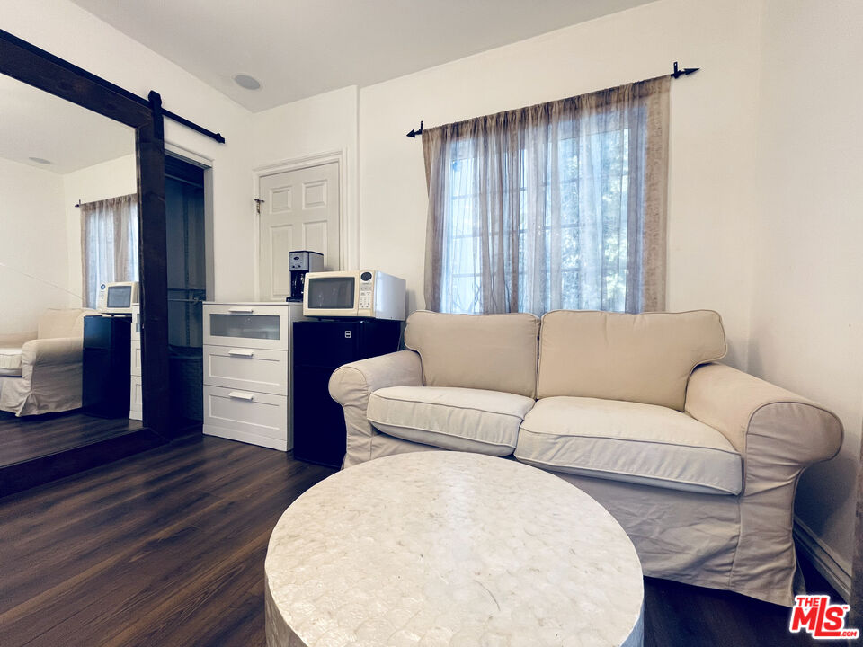 1500 Midvale Avenue Los Angeles, CA 90024 - Photo 5 of 16