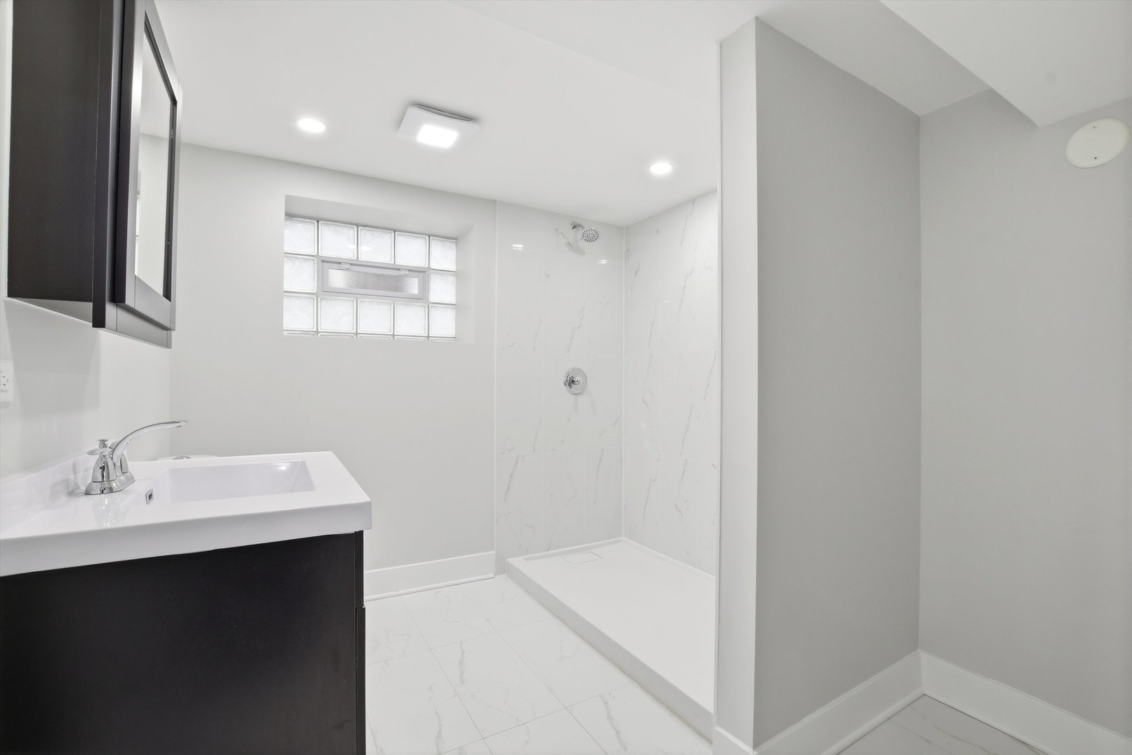 9953 South Prospect Avenue Chicago, IL 60643 - Photo 31 of 35 a bathroom with a sink a toilet and shower