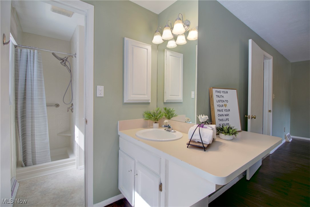 190 Springwood Road Northfield, OH 44067 - Photo 23 of 47 Primary Bath