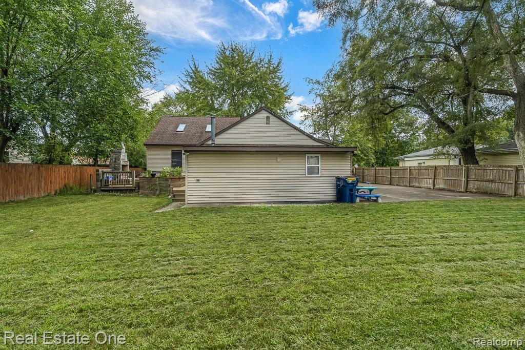 2460 Emmons Avenue Rochester Hills, MI 48307 - Photo 40 of 45