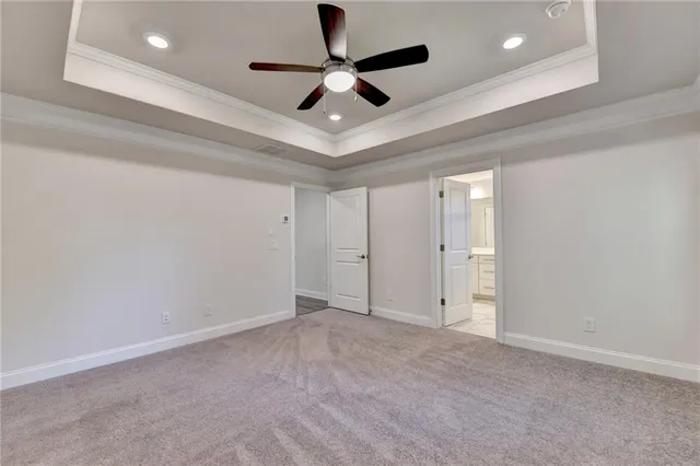 en empty room with ceiling fan and window