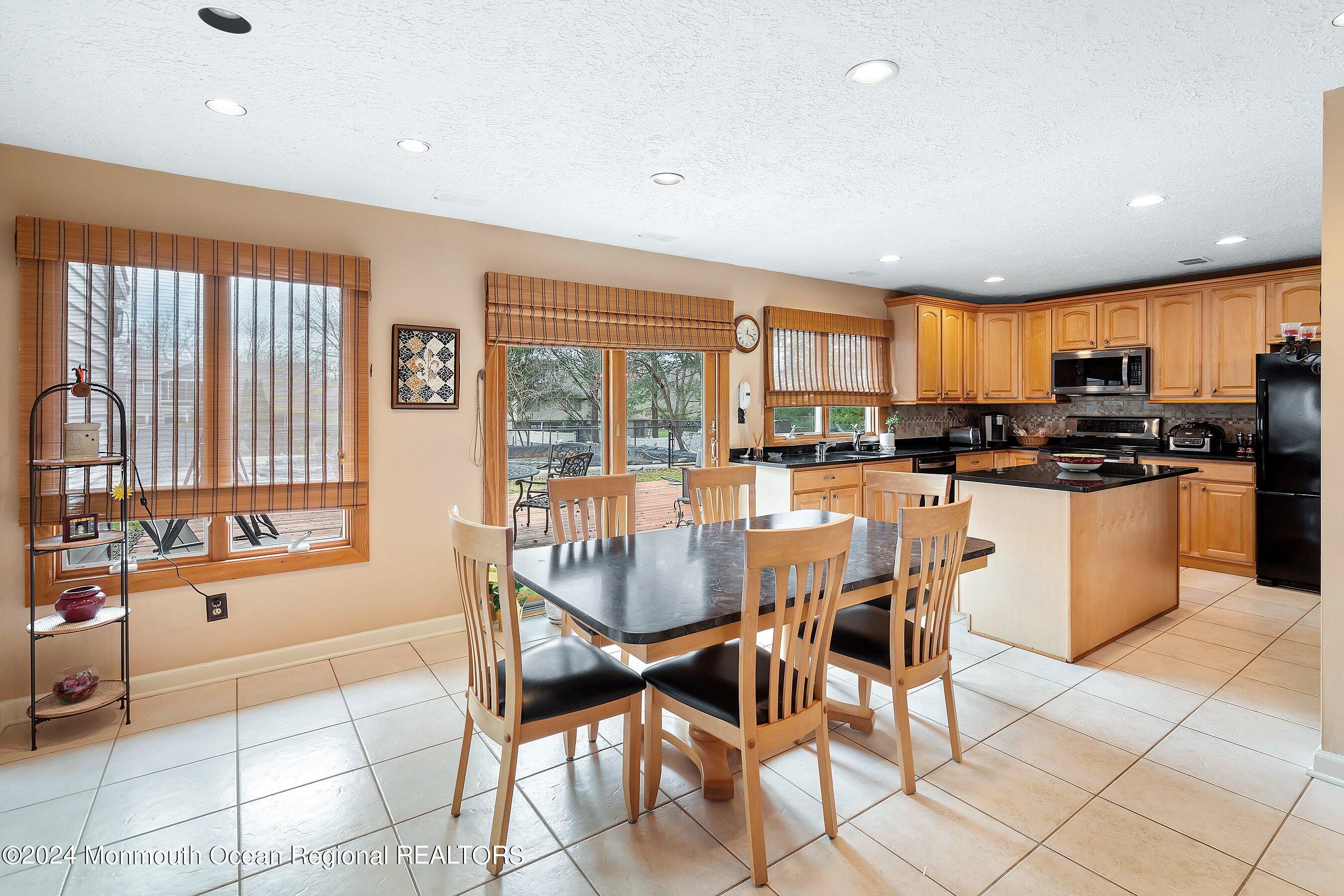 7 Valley Road Manalapan, NJ 07726 - Photo 17 of 35 21-Breakfast to Kitchen