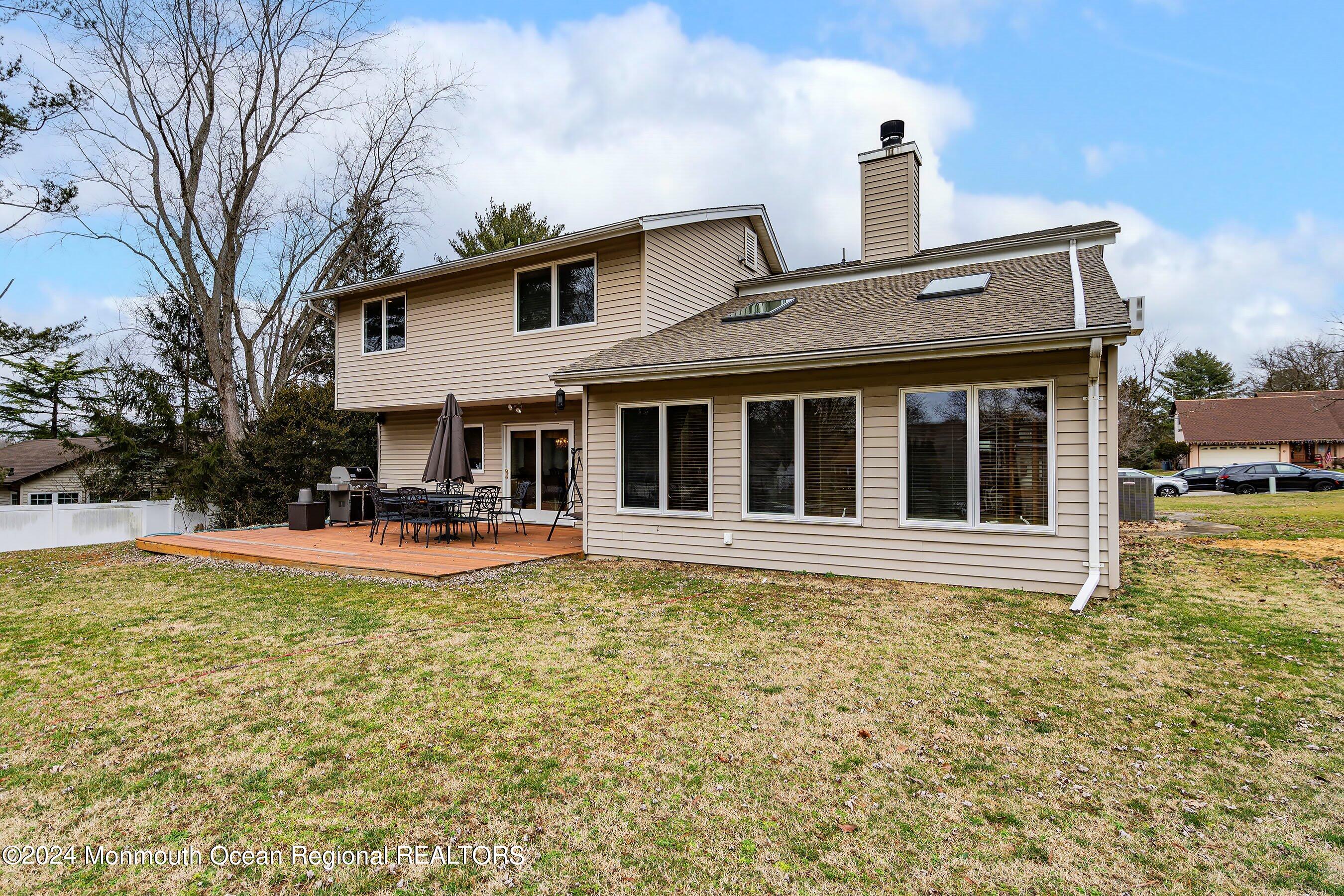 7 Valley Road Manalapan, NJ 07726 - Photo 3 of 35 40-Rear Right 2