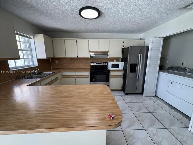 $2,800 | 6255 Southwest 129th Place, Unit 2205, Miami, FL 33183