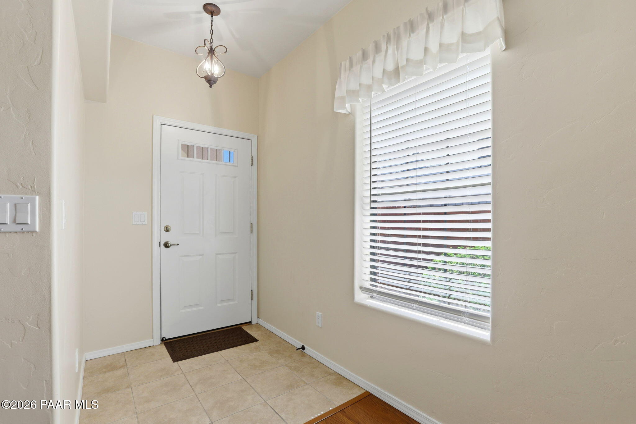 3198 Orchid Way Prescott, AZ 86305 - Photo 4 of 36 4-Foyer
