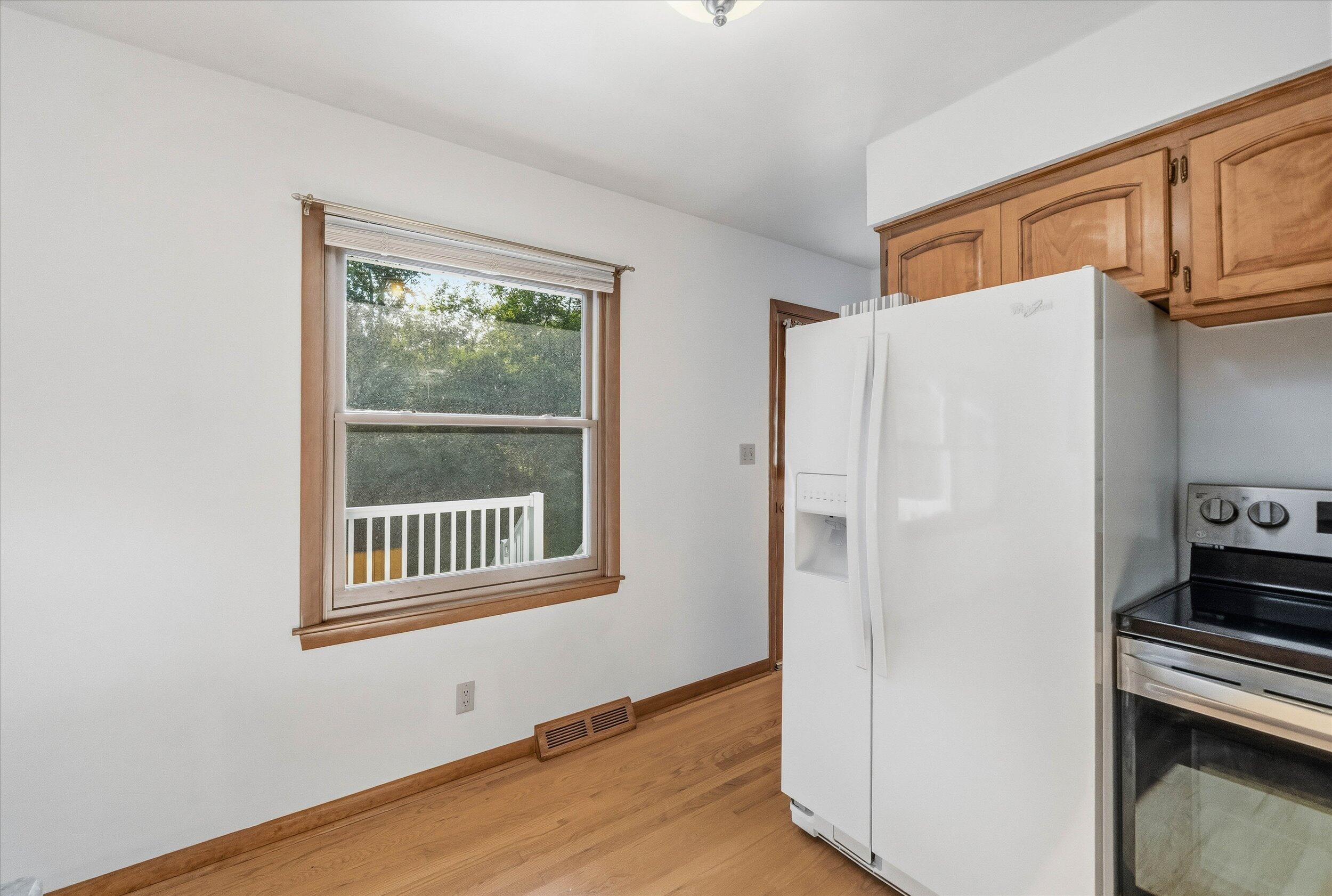 311 South High Street Port Washington, WI 53074 - Photo 11 of 35 10-Kitchen