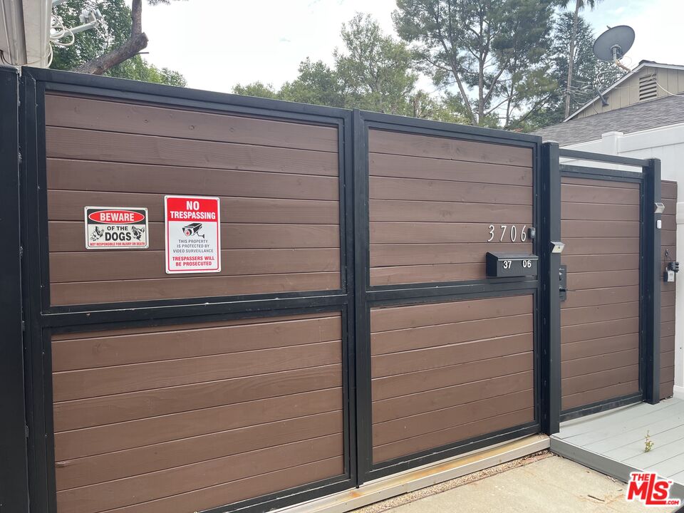 3708 Woodcliff Road Sherman Oaks, CA 91403 - Photo 12 of 14 a close view of door