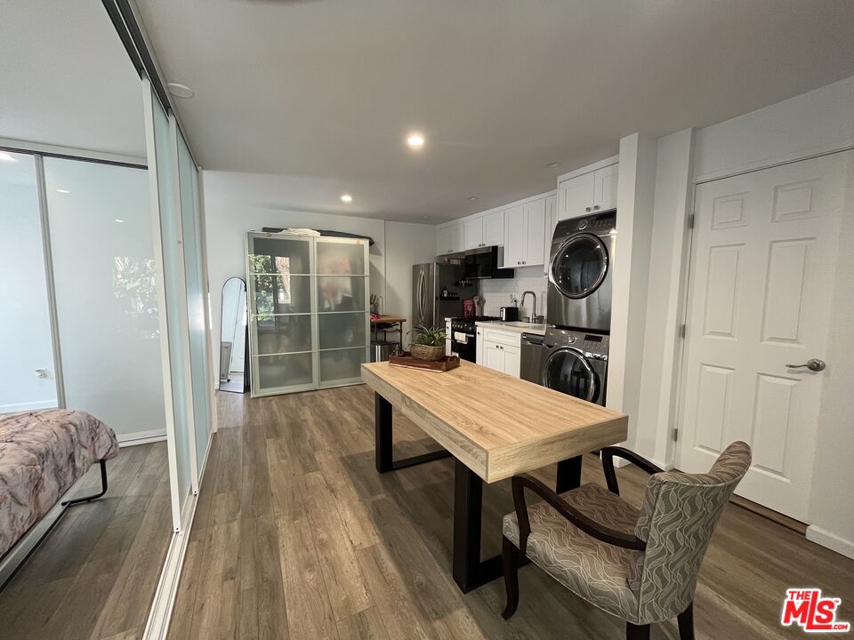 3708 Woodcliff Road Sherman Oaks, CA 91403 - Photo 5 of 14 a room with a table chairs and a kitchen view