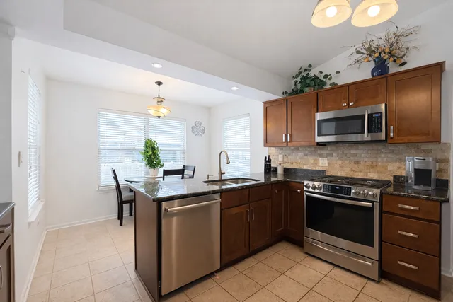 $475,000 | 1280 Clover Lane, Hoffman Estates, IL 60192