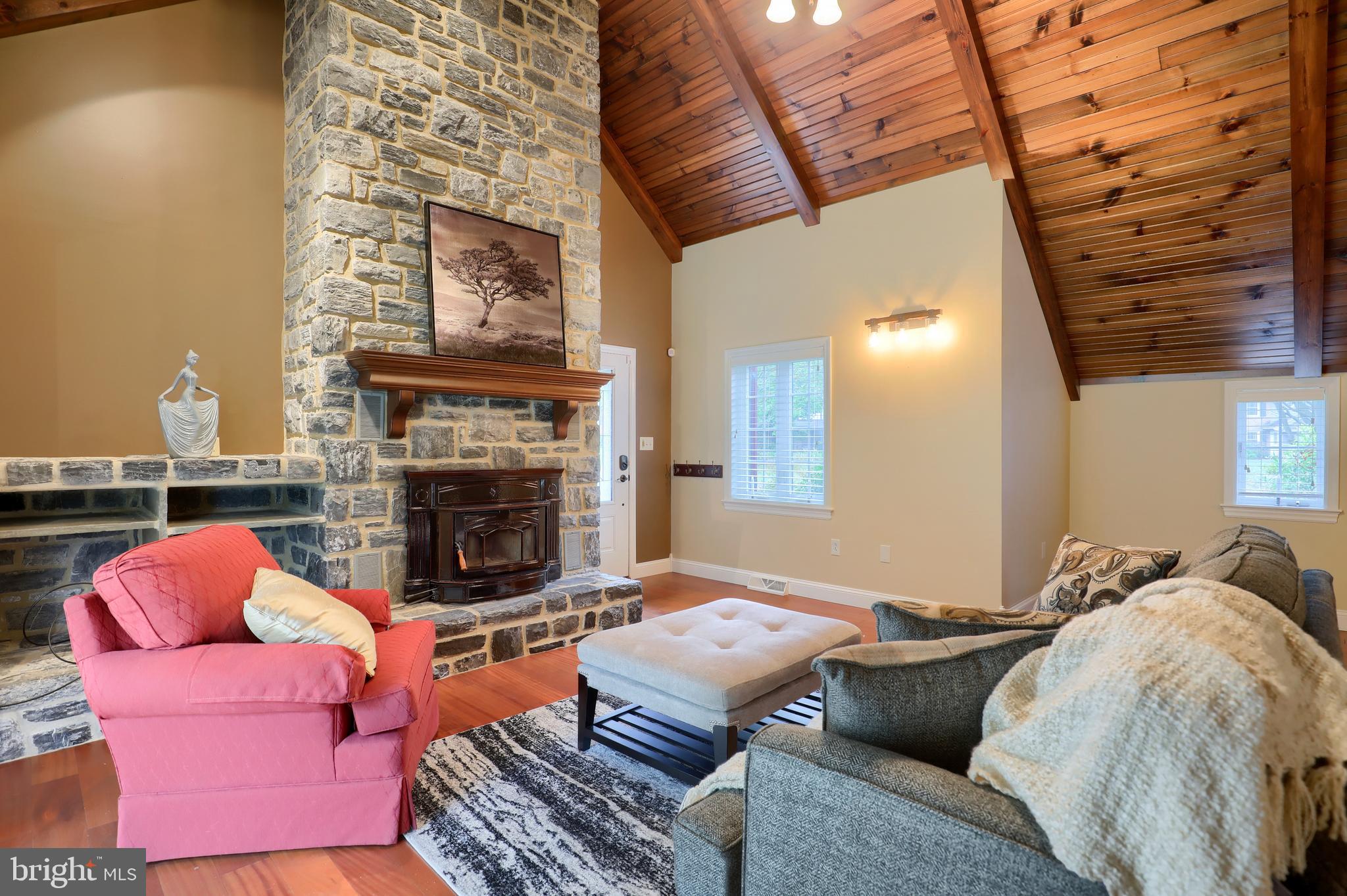 453 Wetherburn Drive Lancaster, PA 17601 - Photo 3 of 35