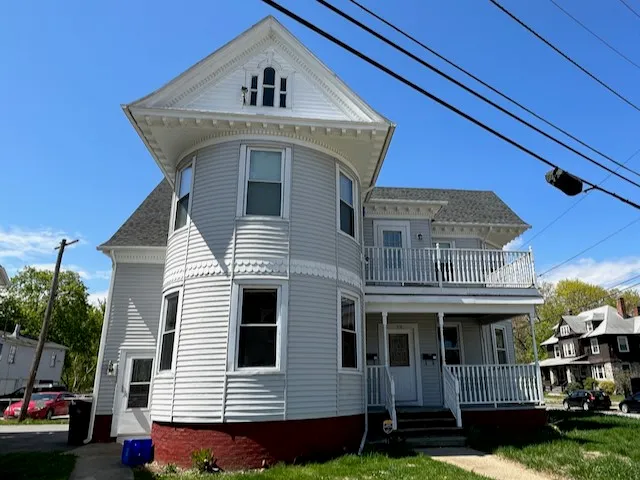 $1,875 | 378 Park Place, Unit 1, Woonsocket, RI 02895
