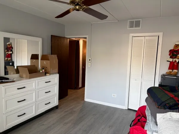 $220,000 | 7006 West 98th Street, Unit 1B, Chicago Ridge, IL 60415