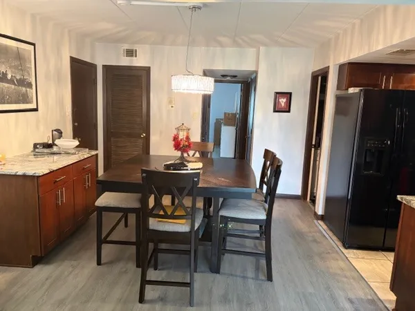 $220,000 | 7006 West 98th Street, Unit 1B, Chicago Ridge, IL 60415