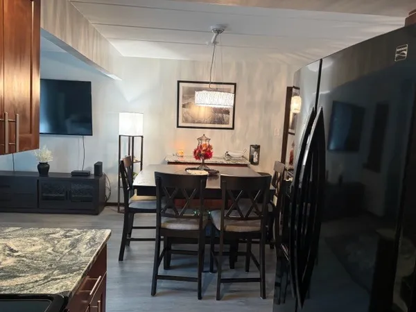 $220,000 | 7006 West 98th Street, Unit 1B, Chicago Ridge, IL 60415