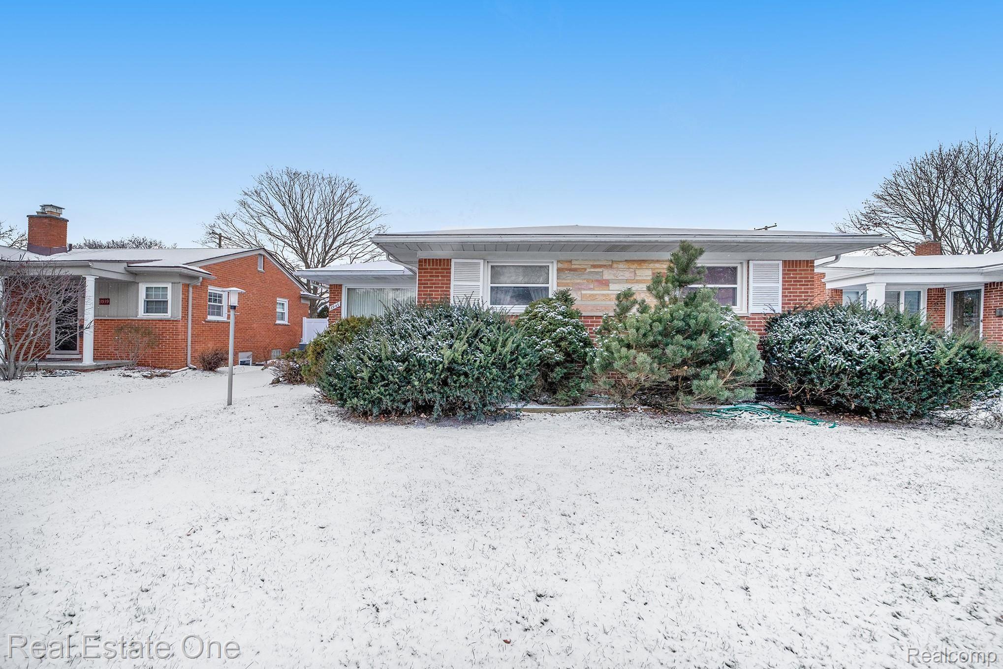 3943 Highfield Road Royal Oak, MI 48073 - Photo 1 of 23 017A3946-.jpg