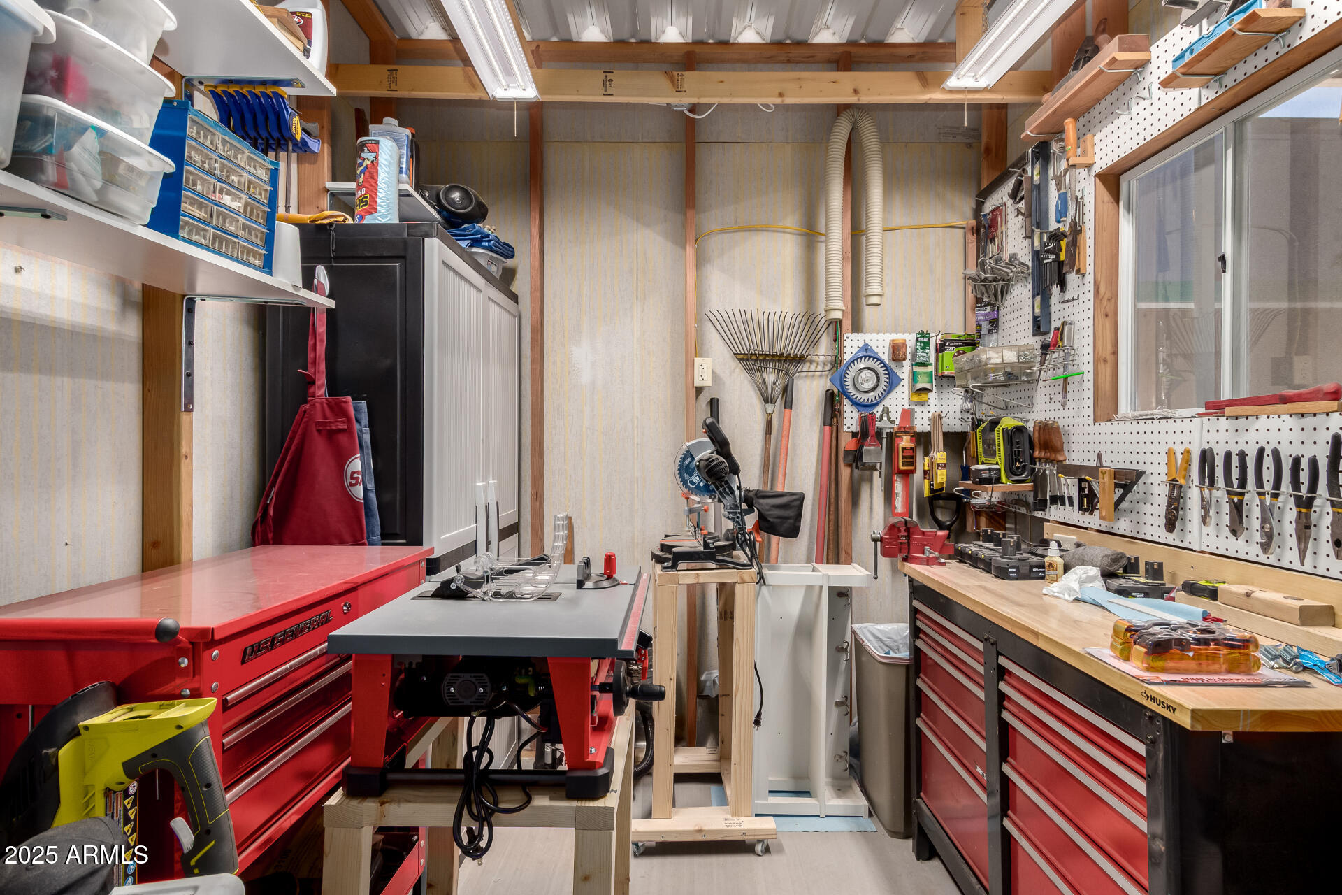 2929 East Main Street, Unit 160 Mesa, AZ 85213 - Photo 25 of 29 a bathroom with a sink and a mirror