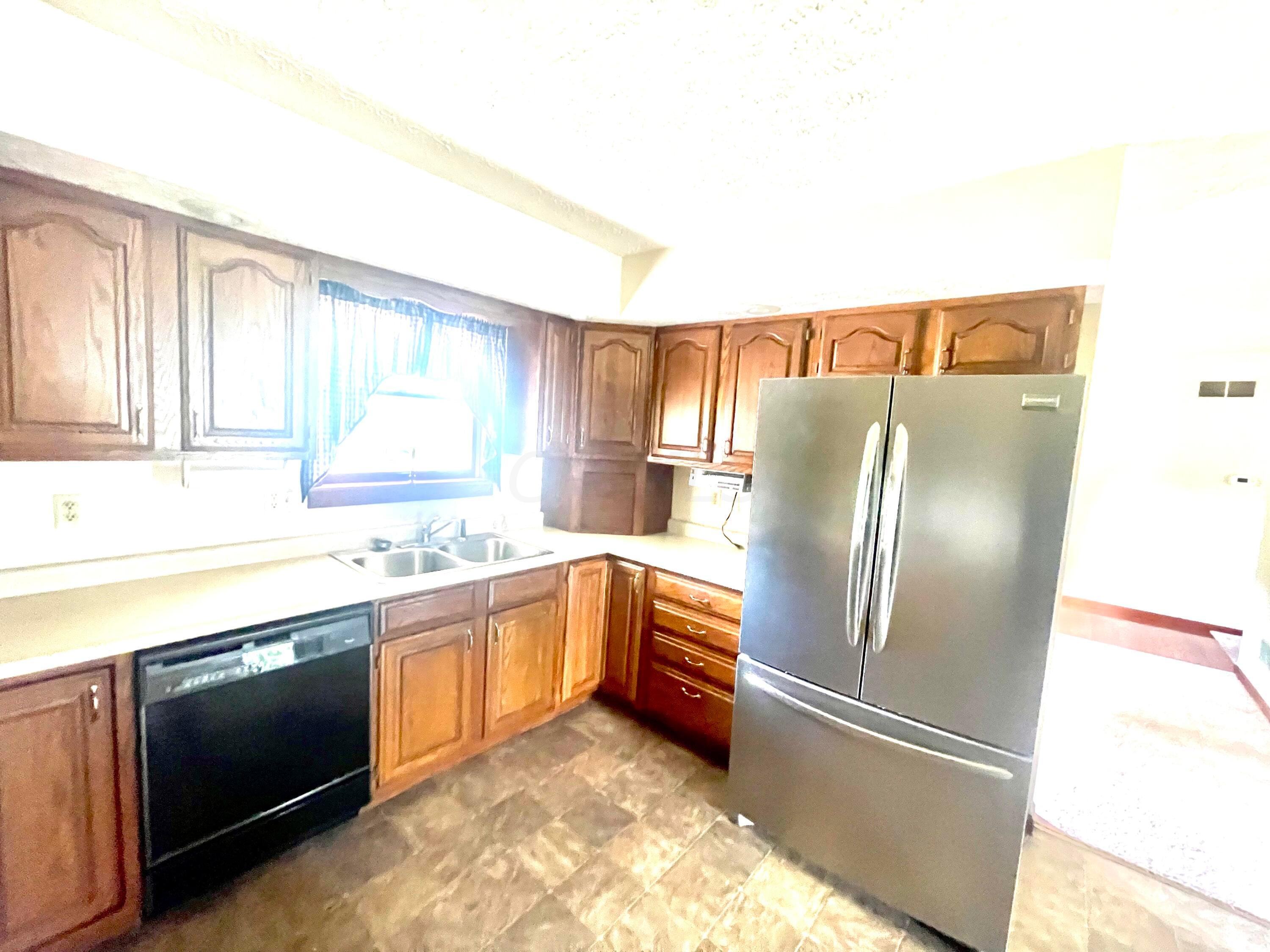 404 Ridgedale Drive Circleville, OH 43113 - Photo 19 of 42 24EB87BC-EB6C-4CE5-ACA5-DEB1B62CCC07