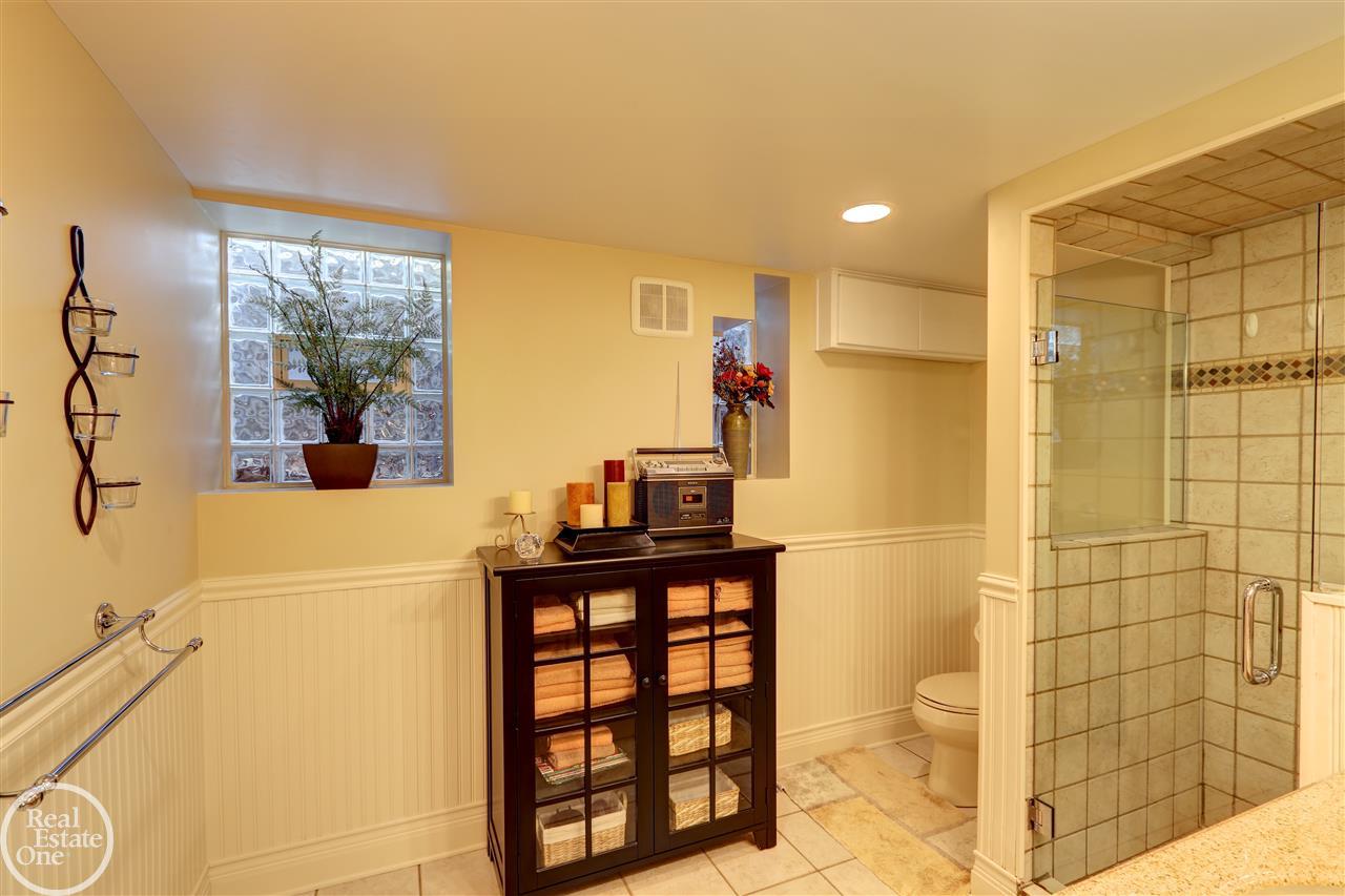 1160 South Renaud Road Grosse Pointe Woods, MI 48236 - Photo 10 of 48