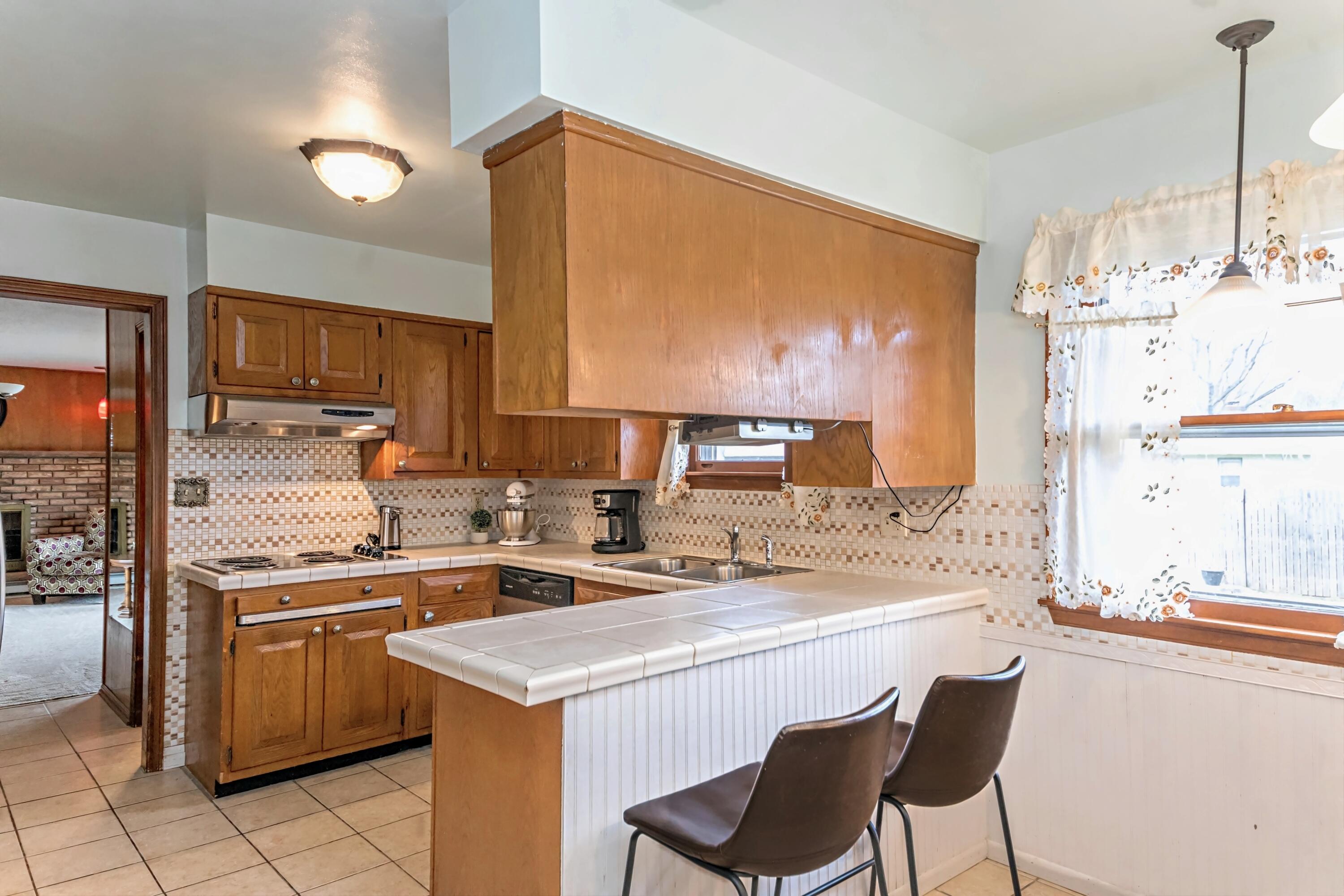 341 Brenda Road Benton Harbor, MI 49022 - Photo 14 of 37 Kitchen