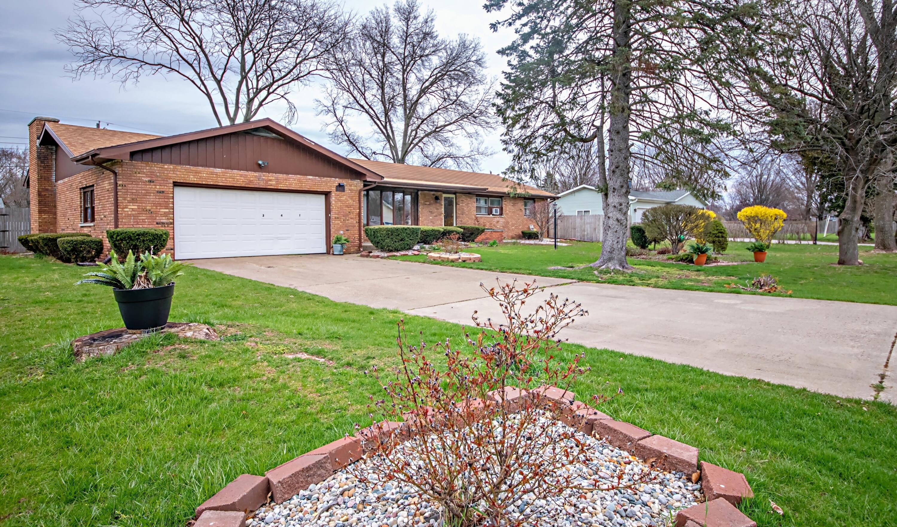 341 Brenda Road Benton Harbor, MI 49022 - Photo 2 of 37 Front Exterior