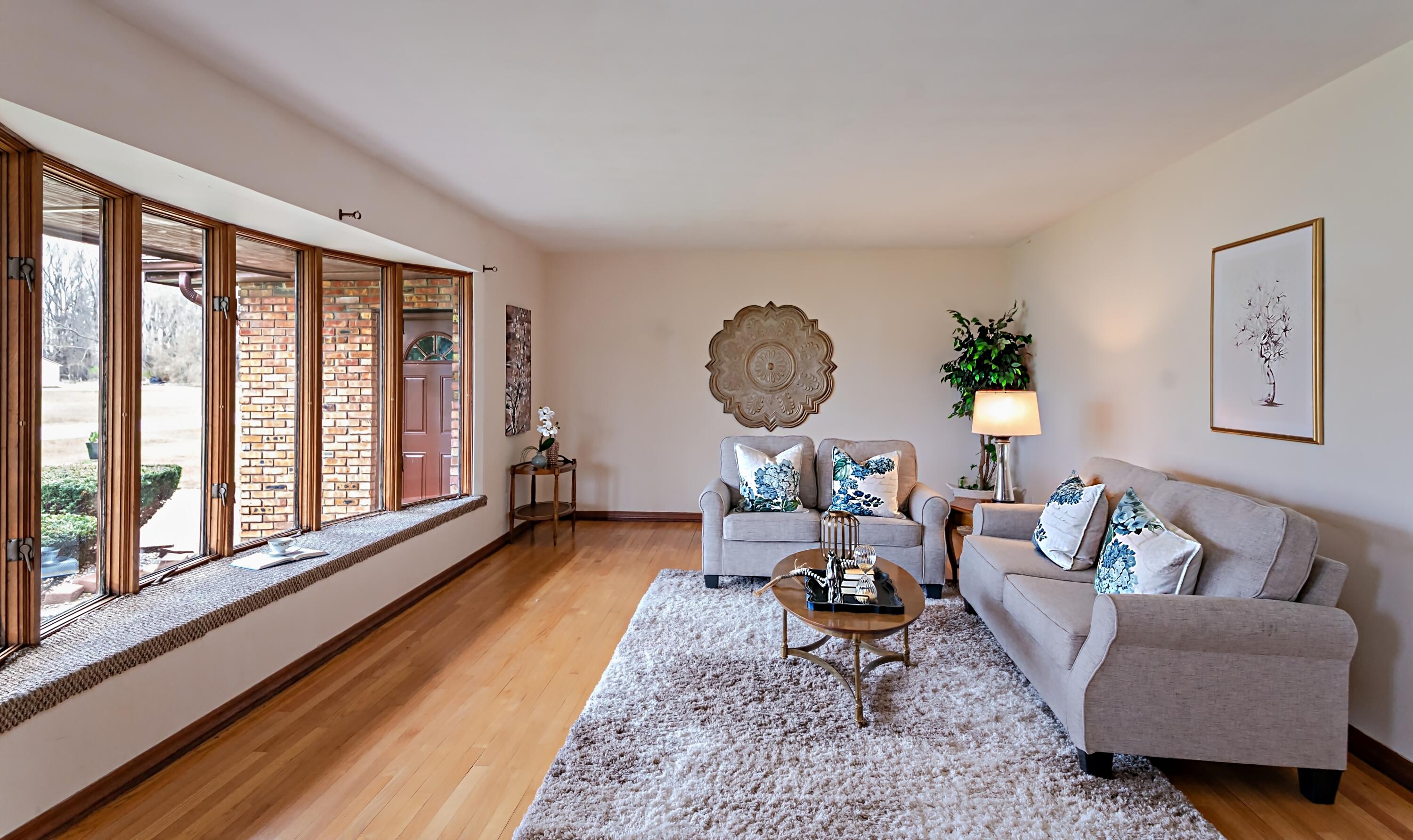 341 Brenda Road Benton Harbor, MI 49022 - Photo 6 of 37 Living Room