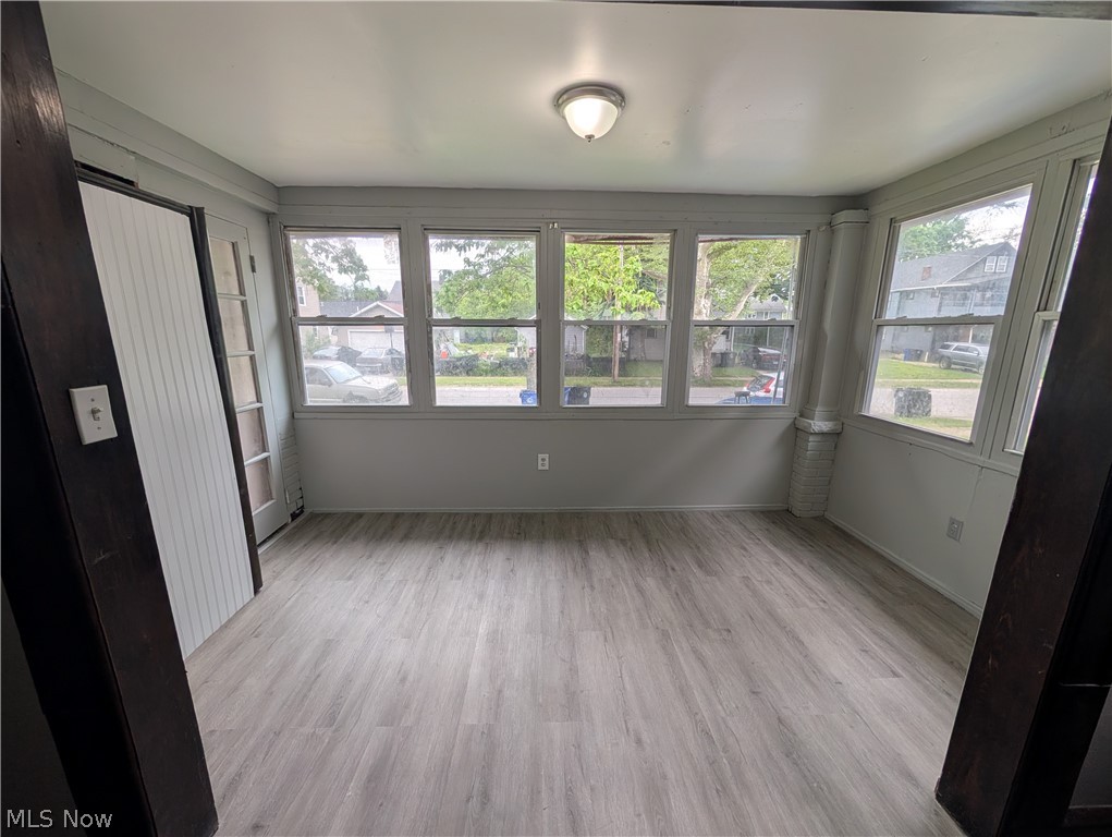 475 East 146th Street Cleveland, OH 44110 - Photo 6 of 28 Sunroom